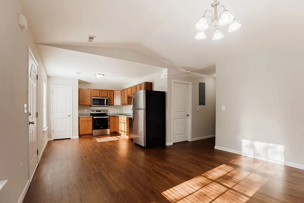 3 bed, 1095 sqft, $1,495 — Photo 4