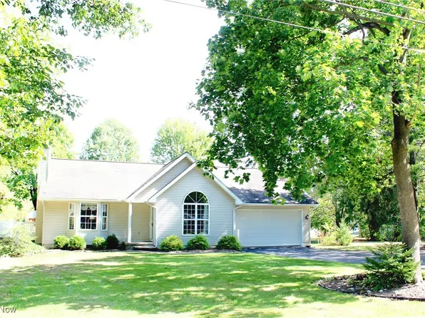 34 Beverly Dr, Columbiana, OH 44408