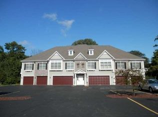 5610 S 76th St APT 3, Greendale, WI 53129