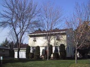 2335 Hillview Rd, Mounds View, MN 55112