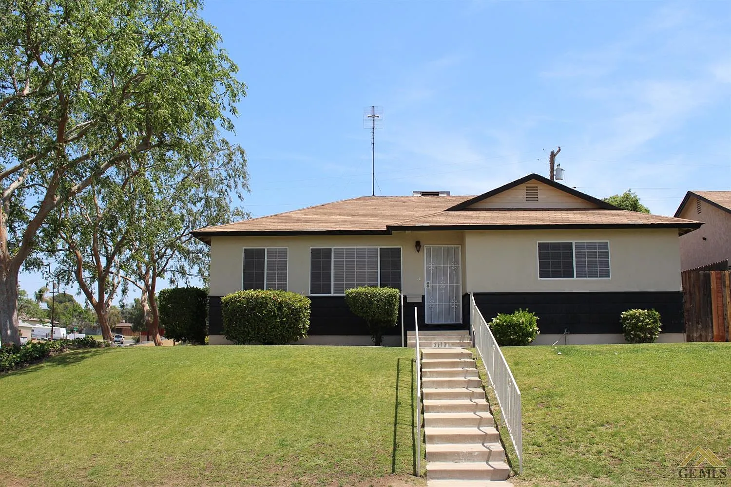3117 Pomona St photo 1