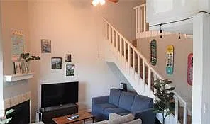 3 bed, 2.0 bath, 1048 sqft, $3,300 — Photo 4