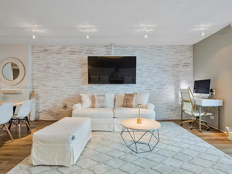 2301 Collins Ave #421 — Photo 3