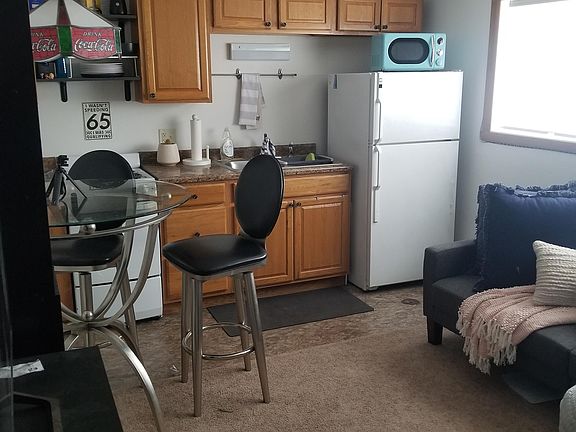 2nd image of 327 Main St E APT 1