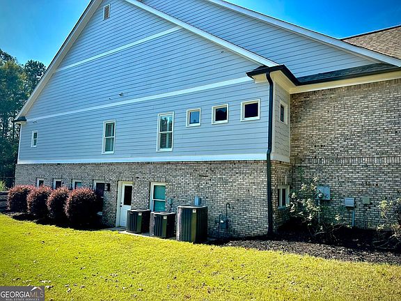3rd image of 143 Rose Hall Ln