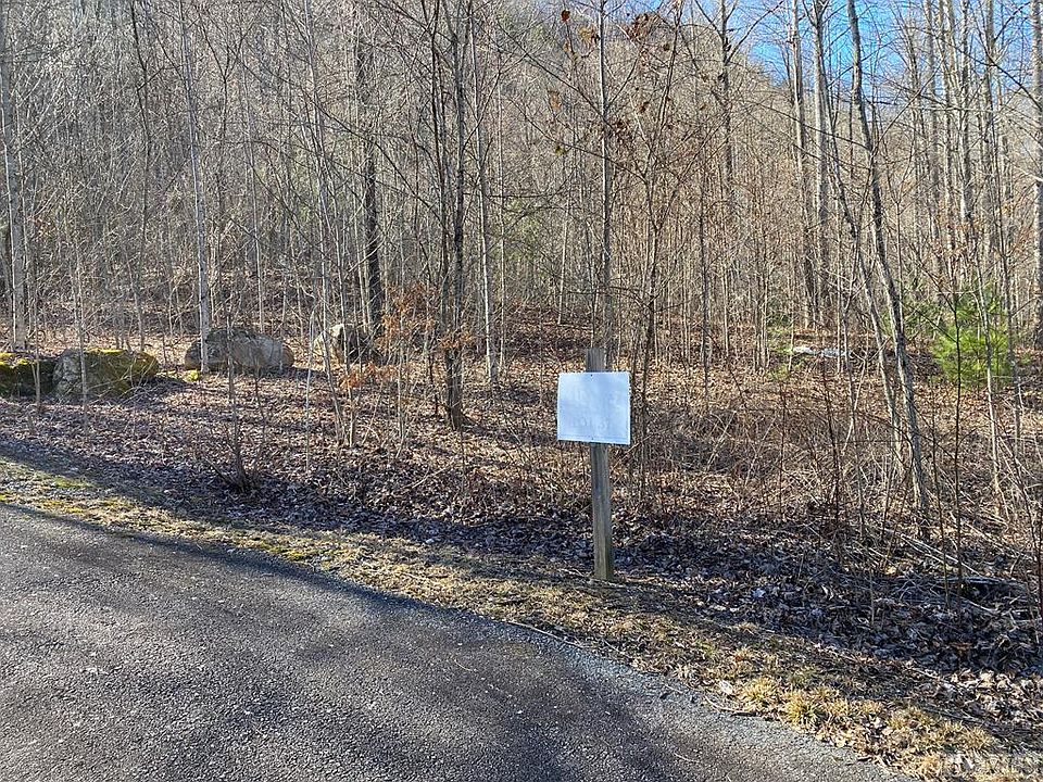 1st image of 37 Farm Meadow Ln