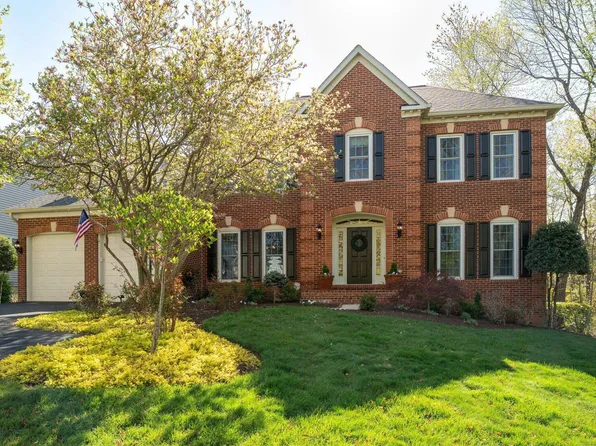 12693 Valley Oaks Ct, Fairfax, VA 22033