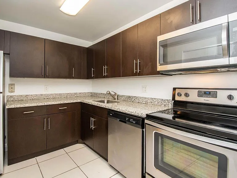 Legacy Nob Hill — Photo 23