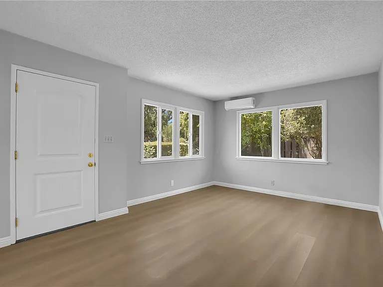 325 W Le Roy Ave — Photo 41