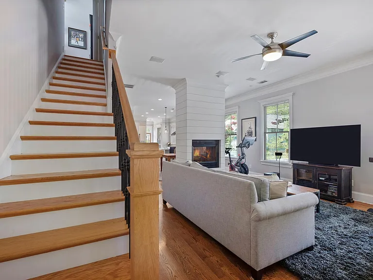 633 Gaskill St SE — Photo 8
