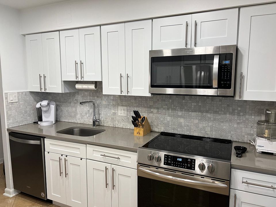 New kitchen with quartz countertops