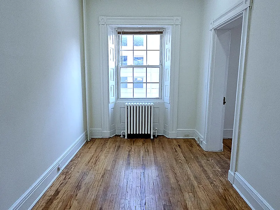 20 W Franklin St #1