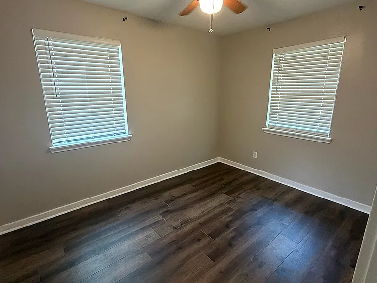 909 Clearview Ave — Photo 8