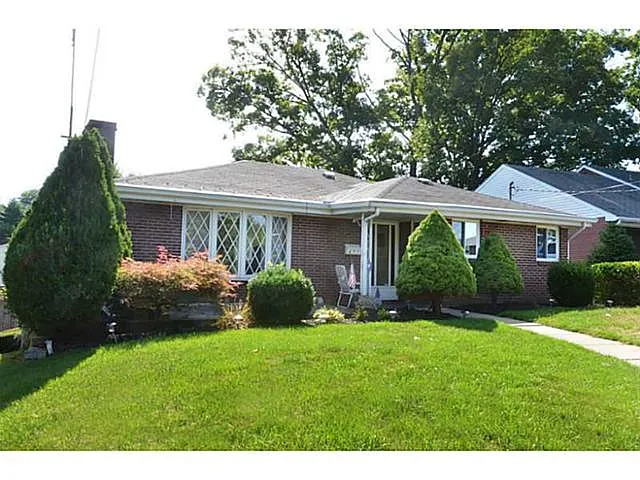 220 Calvert St photo 1