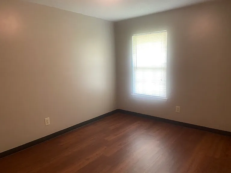 1020 Alberta Ave — Photo 6