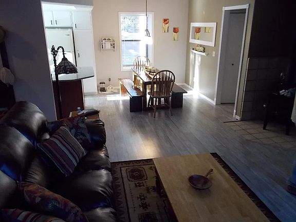 5th image of 8 Holly Ln