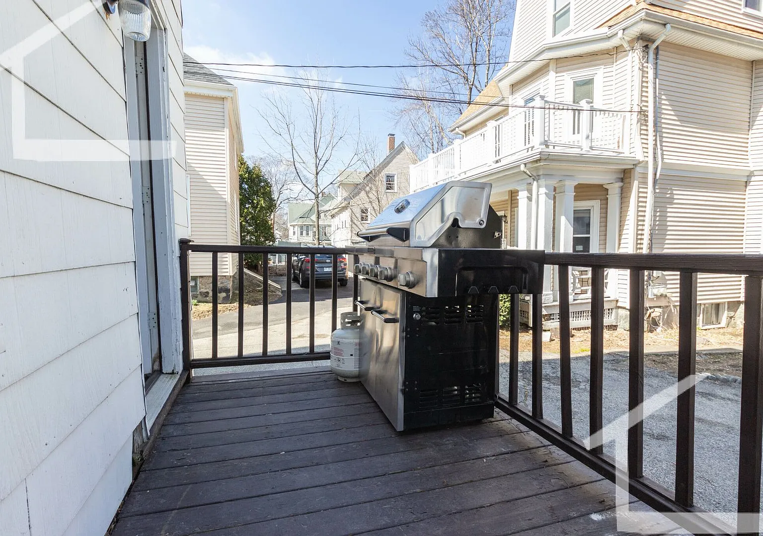 Charming 5 Bedroom House-No broker Fee — Photo 2