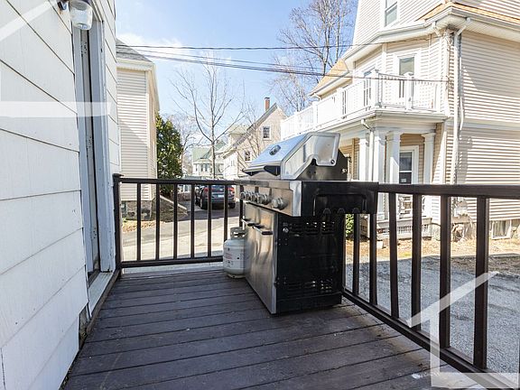 2nd image of 21 Bennett St