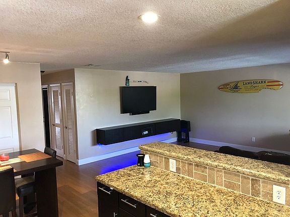 3rd image of 2109 NE 68th St APT 206