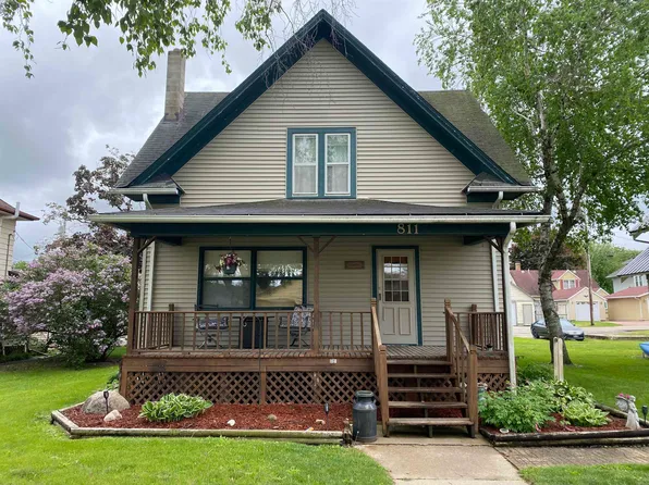 811 E Water St, Decorah, IA 52101