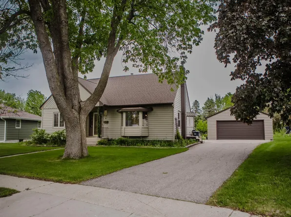 107 Ridge Rd, Morris, MN 56267