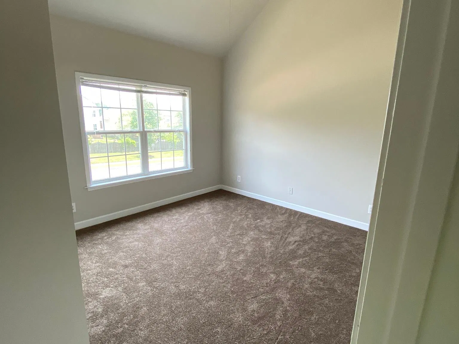 1026 McKenna Dr — Photo 3
