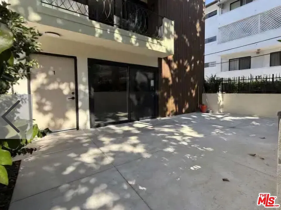 2 bed, 2.0 bath, 6850 sqft, $5,500 — Photo 2