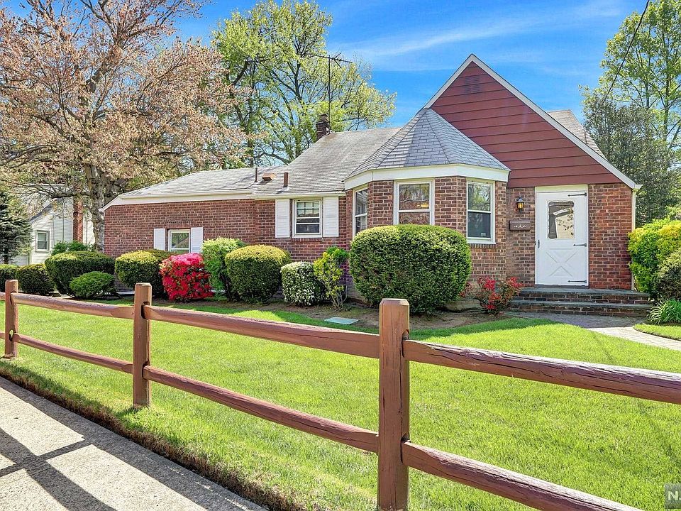 1st image of 228 Astor Ct