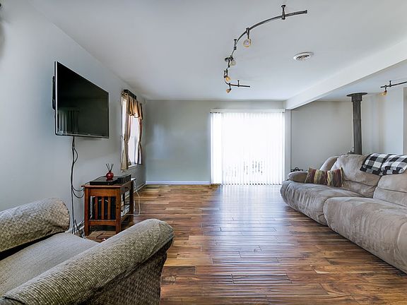 5th image of 26222 W Blackhawk Ave