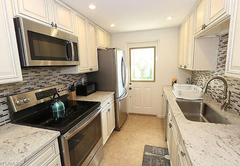 820 Ketch Dr #2 — Photo 6