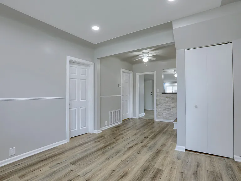 22395 Columbus Ave — Photo 5