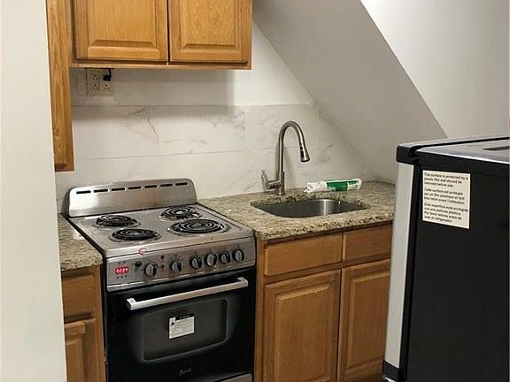 2nd image of 1040 E 215th St #1
