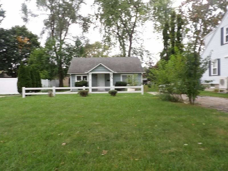 1st image of 404 Burns St