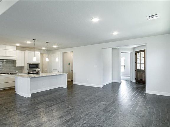 3rd image of 3101 Sunnyside Dr