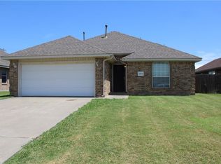 1404 Sunrise Dr, Moore, OK 73160