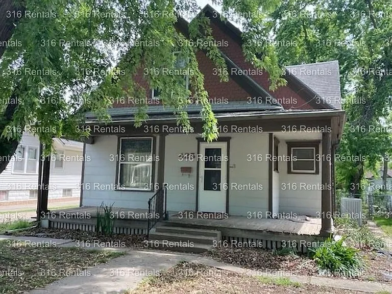 425 E 3rd St — Photo 1