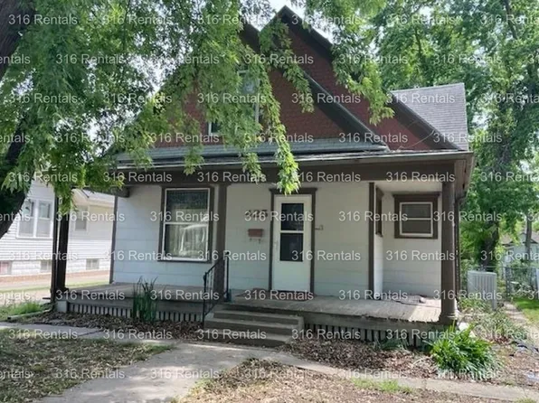 425 E 3rd St, Newton, KS 67114