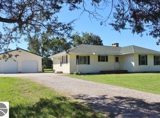 5202 E Monroe Rd, Breckenridge, MI 48615