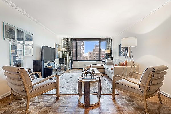1st image of 117 E 57th St APT 31G