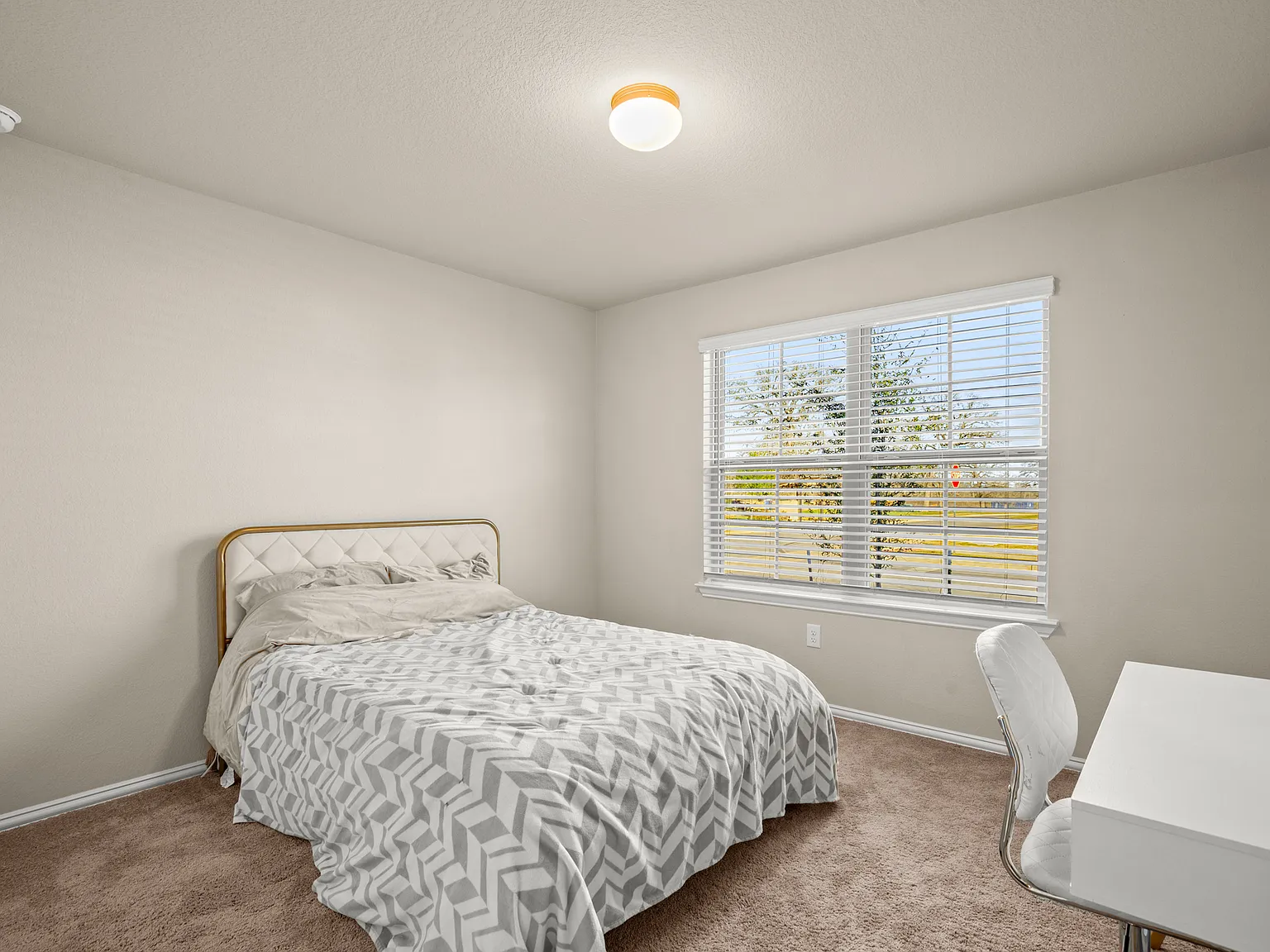 4 bed, 1854 sqft, $2,500 — Photo 3