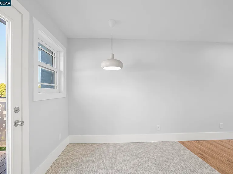1325 Hopkins St — Photo 23