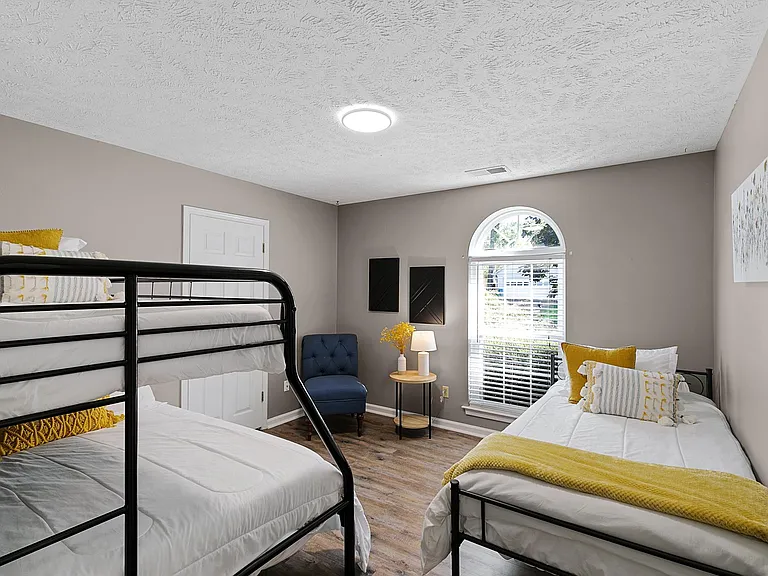 23 McLean Cv — Photo 8