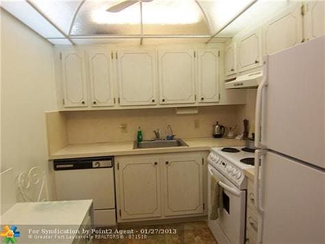 1st image of 211 Oakridge N