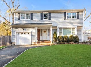 6 James Ct, Syosset, NY 11791