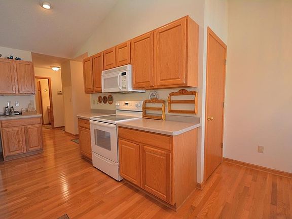 5th image of W240N2350 E Parkway Meadow Cir