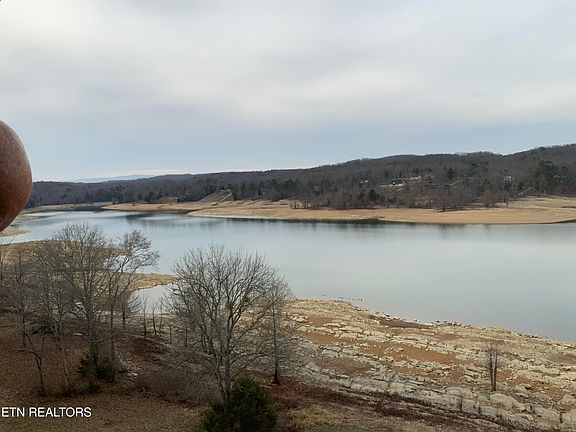 2nd image of 662 Waterside Cir #2