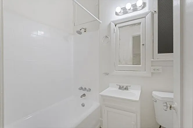 21 Westminster Ave #208 — Photo 11