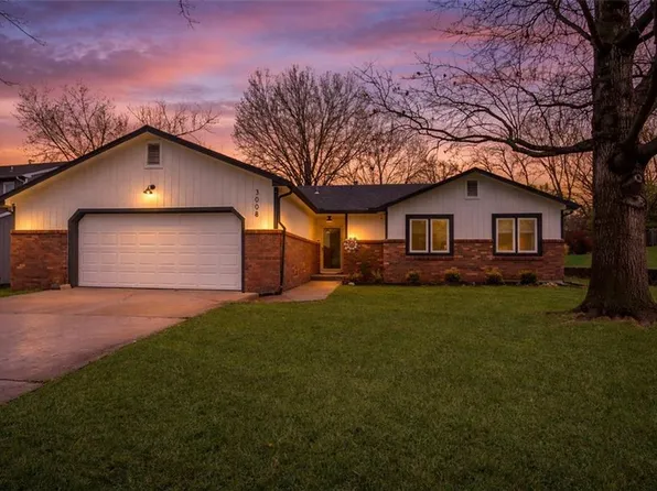 3008 W 28th St, Lawrence, KS 66047