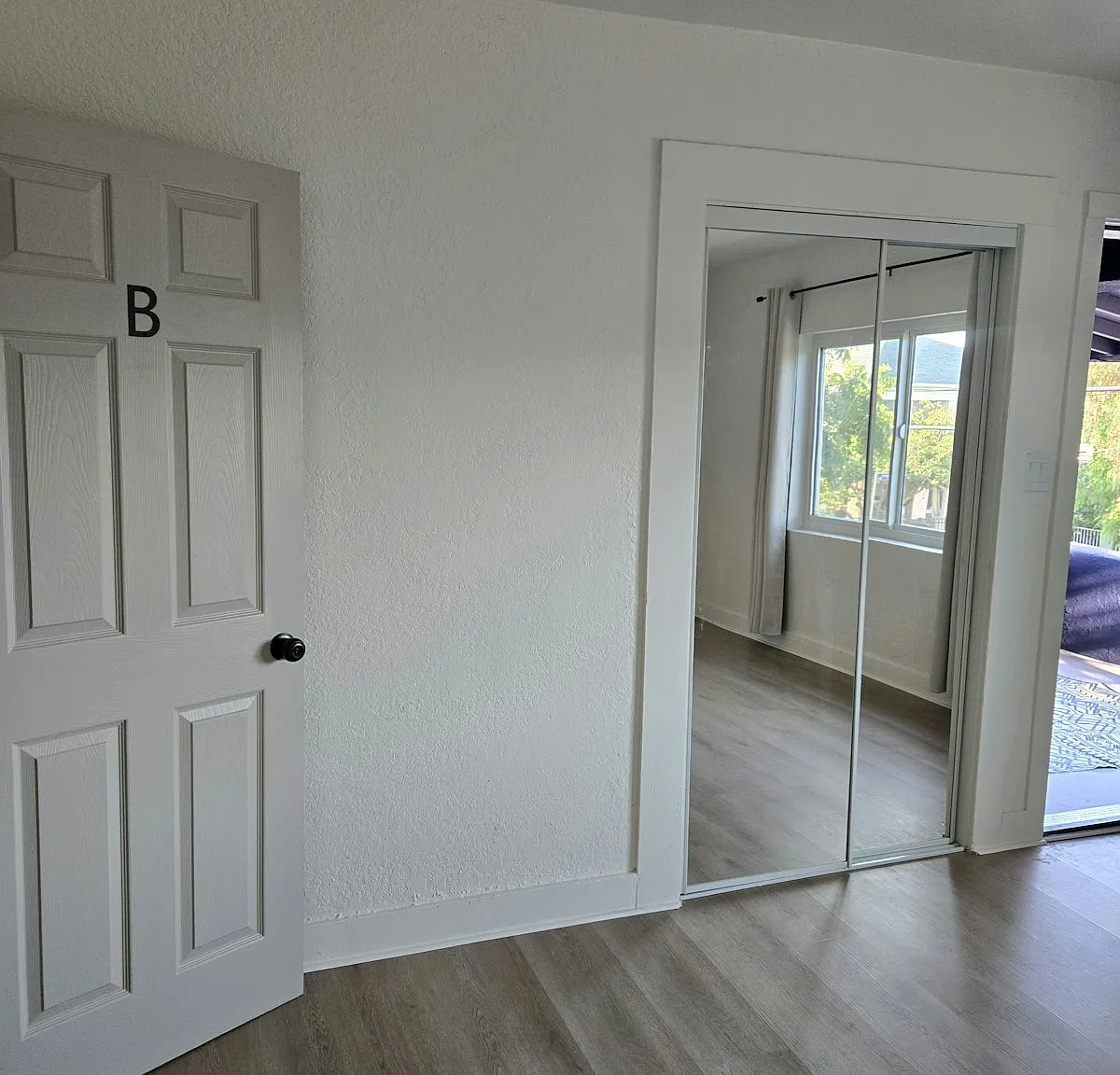 1545 West 30th Street, Unit R2 — Photo 3