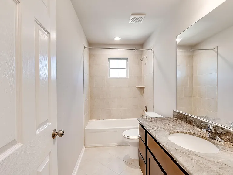 821 Falkland Trce — Photo 32